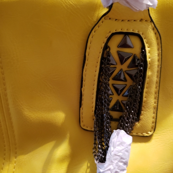 Beautiful Bright Yellow Purse - Picture 4 of 8